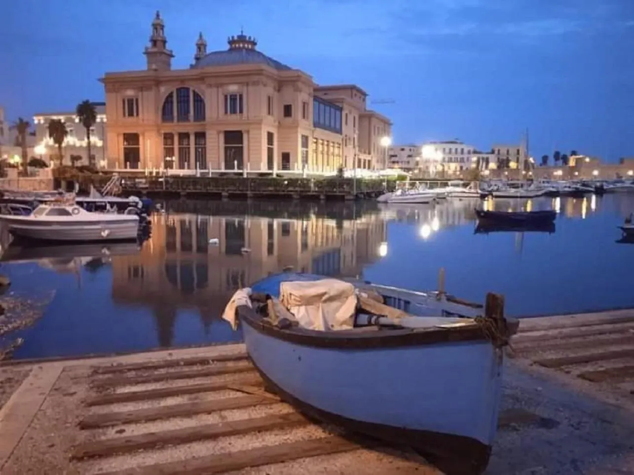 La Follia Dell'Architetto Villa Bari Italy